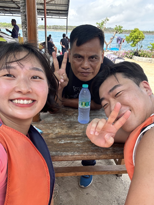 덕분에 잘 지내고 있습니다.